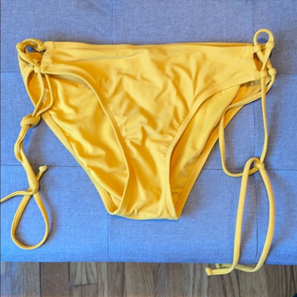 Bathing suit bottoms - Picture 1 of 1